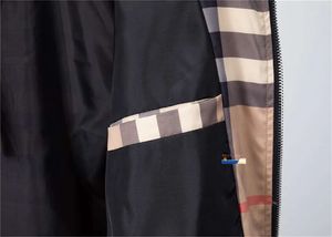 2023 Burrberry Jacket Striped Windproof White dragkedja märke Burberies hoodie vattentät gul svartbrun designer burbery för man 373