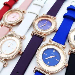 Zegarek zegarków na rękę dla kobiet 2023 Sprzedawanie produktów Diamond Ball Prosty pasek mody Ladie kwarc