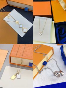 Fashion designer Double nameplate ring Pendant Necklaces designer Four leaf clover lock necklace man's and women's necklaces stainless steel necklace Jewelry gift