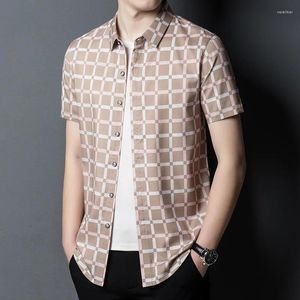 Mäns casual skjortor 2023 Sommar Turn-down krage t-shirt kläder Kort ärm Plaid Jacquard Solid Button Slim Fit Business Tops