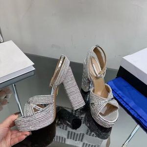 シルクの厚い女性のハイヒールで作られたシータイハイヒールサンダルは、イブニングドレスシューズ35-42と組み合わせたアンクルラップとペア