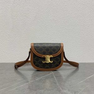 Legal Copy Deisgner Celins väskor Online Shop The New Arc de Triomphe Saddle Bag har en klassisk halvcirkulär hjulstorlek på 18 5 Six Sixteen