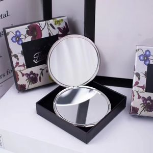 Брендовое серебристое зеркало для макияжа с цветочным принтом, компактное металлическое карманное зеркало из нержавеющей стали, 2-стороннее женское портативное складное зеркало в подарок