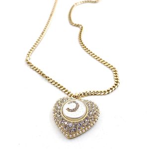 Designer-Luxus-Klassiker-Herz-Halskette, französische weiße Diamanten, eingelegte Strassperlen, aus Messingmaterial, Damen-Charm-Halskette, Mutter-Geschenk