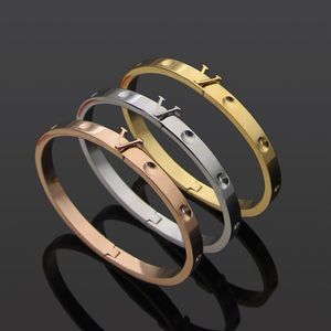 3 färger toppkvalitet extravagant V Bangle Fluunded Round Nails Rostfritt stål Pararmband Fashion Women Designer Jewelry Whole229V