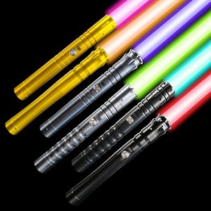 Led Rave Toy Punksaber Lightsaber Metal Knife Handle Tung duellering LED 13 RGB Combat Cosplay Jedi Laser Sword Saber de Luz Kids Toys Gift 231207