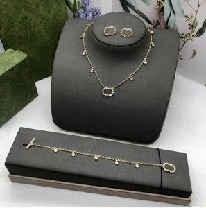 Modedesigner smycken set 18k guld pläterade gyllene kedja halsband diamant örhänge för kvinnor jul gåva alla hjärtans dag gåva par