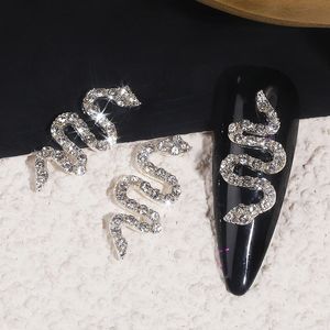 Nagelkonstdekorationer 10st Gothic Zodiac Snake Rhinestone Alloy Nail Art Luxury Gemstone Jewelry for Nail Art Decoration Accessories 231207