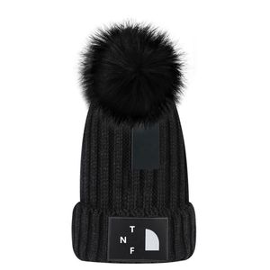 Ny lyx klassisk designer Autumn Winter Hot Style Beanie Hats Män och kvinnor mode Universal Sticked Cap Autumn Wool Outdoor Warm Skull Caps R-2