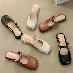 Sandaler Brown Korean Handgjorda stängd tå stil brunnflickor tofflor liten storlek 33 avslappnade lägenheter slip-on skor kvinnor glider mulor 324 527