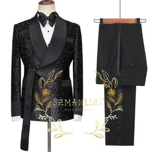 Abiti da uomo Blazer 2023 Tailor Made Nero lucido Smoking dello sposo doppio petto Abito da uomo Prom Festa di nozze Costume da uomo Giacca Pantaloni Cintura 231208