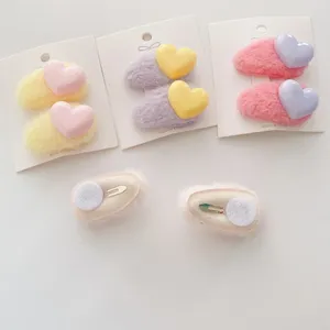 Accessori per capelli 2 pezzi/set inverno bambini per bambini stile coreano peluche cuore amore colore caramella simpatici clip per bambini Kawaii per ragazze