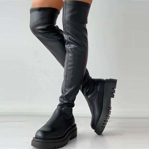 Stivali Stivali da donna stile punk Taglia grande 35-43 Stivali sopra il ginocchio sexy Scarpe invernali da donna Piattaforma Tacco medio Stivali alti alla coscia Nero 231207