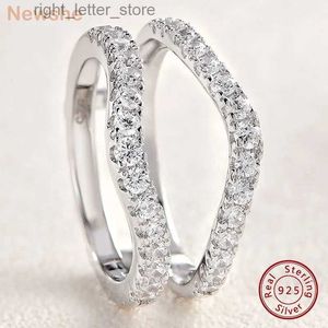 Mit Seitensteinen Newshe 925 Sterling Silber Brillant D VVS1 Moissanit Ehering Enhancer für Frauen Verlobungsschutz Band Schmuck YQ231209