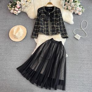 Tvådelad klänning Autumn Winter Office Elegant Two Piece Set Women Beading Bowknot Plaid Wool Tweed Jacket Coat Coch Mesh Pleated Midi Kjoldräkt 2024