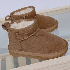 Botas designer crianças botas de neve de inverno marca de luxo bebê vaca camurça superior botas quentes clássico com grosso de pelúcia meninos meninas sapatos de alta qualidade l231209