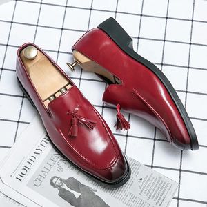 Loafers slip Tassel 390 på modeklänskor för män formella sociala sko manliga läder skor Zapatos de Hombre Elegantes 231208 Mal 627