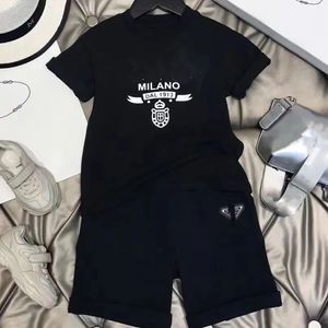 Baby Clothes Designer Clothe Set 2022SS Childrens Kids Kort ärm T-shirt + Print Shorts Set Suit Märke X Yayoi Kusama pojkar Kläder Bomull Tees Storlek Svartvit