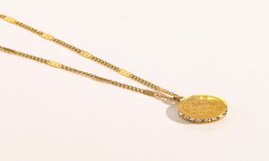 Gold Plated Pendant Luxury Brand Designer Halsband Letter Steel Crystal Link Brev Choker Halsband Kedja Smycken Tillbehör2885728