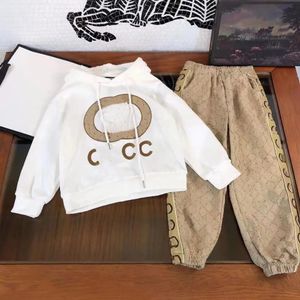 Hot Sell Kids con cappuccio con cappuccio per bambini designer set di moda stile classico Nuovi villus invernali ragazzi e ragazze sport abiti per bambini maniche corte per bambini