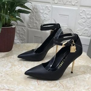 TF cadeado encantos tornozelo cinta bombas sapatos preto couro genuíno de salto alto stiletto dedos apontados saltos vestido sapato para mulheres designers de luxo calçados de fábrica