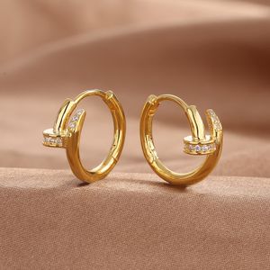 Clássicos Charme letra C brincos de unhas Designer de aço de titânio para mulheres parafuso prisioneiro luxo jewlery hoop mulher menina ouro atacado não desbota