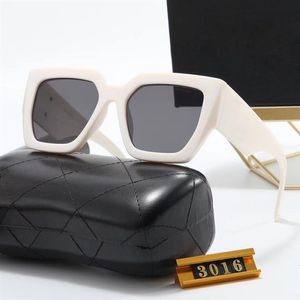 Classico nero bianco occhiali da sole donna designer moda versatile gambe larghe decorazione oro guida all'aperto UV400 parasole da spiaggia Mir297H