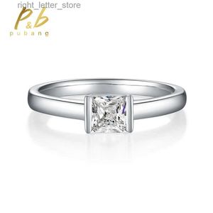 مع الحجارة الجانبية Pubang مجوهرات فاخرة 925 Sterling Silver Square 0.5ct Moissanite Diamond Ring Simple for Women Engagement Gift Free Shipping YQ231209