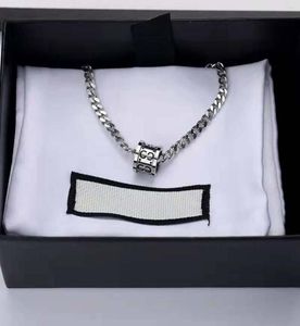 Top luxury designer necklace fashion charm necklaces for men and women letter vs pendant punk hip hop jewelry unisex length chart 8922910