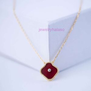 Vans Clover Necklace Designer Necklace Pendant Halsband 18K Gold Plated Mother Day Gift Red Luxury Designer Jewellery Chain Collier