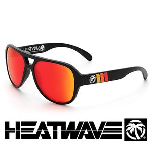 Дизайнерские солнцезащитные очки Heat Wave. Высоковольтные таможенные солнцезащитные очки для занятий спортом на открытом воздухе. Высокопрофильные линзы и дизайн переносицы с вырезом.