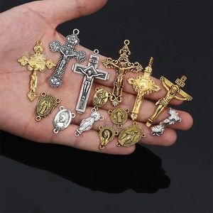 Charms 10 Piecescatholic Rosary Gold Plated Connector Necklace Armband Connector Många Jesus Kristus Statue Halsband Armband Triangel 231208