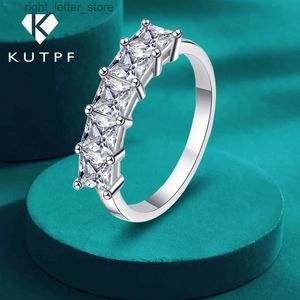 Med sidor Stones 925 Sterling Silver Ring Princess Cut Square Row Moissanite Diamond Ring Plated PT950 White Gold Wedding Band Factory Wholesale YQ231209