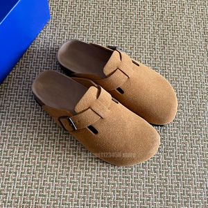 Designer Boston Soft Footbed Slippers Suede Leather Slides Casual Mayari Cogs Cork Flats för kvinnor Herrstrosa Fashion Wrap-Toe tofflor