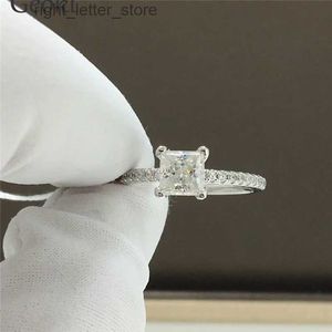 Med sidonstenar Silver 925 Original 1 Diamond Test Past Brilliant Cut D Color Square Moissanite Wedding Ring for Women Gemstone Jewelry YQ231209