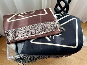 Designer Fashion Luxury Warm Double Sided Sciarpa in stoffa sacra Accessori stile mantello Semplici uomini e donne retrò 180X65CM9342184