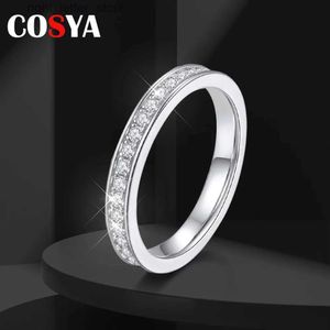 Z bocznymi kamieniami Cosya pełny kolor pierścienia moissanitu Doskonałe okrągłe cięcie 925 srebrne srebrne Pierścień 18 -krotnie białe złoto dla kobiet biżuteria ślubna YQ231209