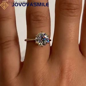 С боковыми камнями JOVOVASMILE Vvs1 Clarity 2.5 Обручальные кольца с муассанитом 8,5 мм круглой бриллиантовой огранки, посеребренные, желтое золото, 6 зубцов YQ231209