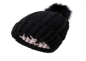 Beanieskull Caps 2022 Womens Satin Fodrade Knit Beanie Hat Akryl Varma vinterhattar för kvinnor Män Silkfoder mjukt slouchy mode 1210228