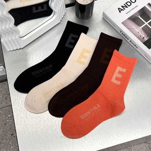 Meias Meias Instagram Trendy Socks Ess Fog Simplified Letter e Four Seasons Trendy Socks Fg Meias esportivas ricas e nobres Meias masculinas e femininas de comprimento médio Z7z4