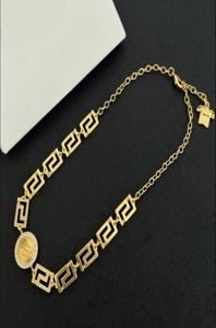 Retro Designer Jewelry V Letter Chain Necklace Bracelet Earring Greece Pattern Pure Copper Banshee Head Portrait Birthday Festive Party Gifts HMS7 -- 0127175052