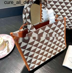 Women 22SS Books Tote Desinger handbag Sunmmber Beach bags New Canvas bag Luxury Triangular pattern fashion shoulder crossbody Big Satchels