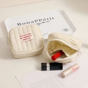 Kosmetiktaschen Hüllen Korean Square Kleine Make-up Tasche Student Kopfhörer Null Brieftasche Mädchen Tragbare Lippenstift Lagerung 231208