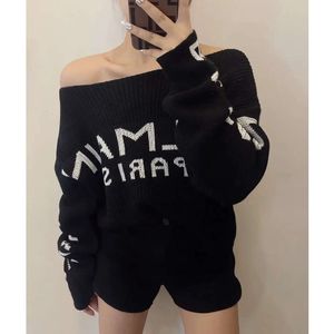 Sexig chic snedstreckhalströja Kvinnor Kläder utanför axeln långärmad stickad pullover toppar 2023 Autumn Elegant Designer Letter Sweaters 688s