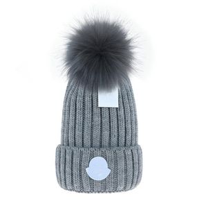 Mens Beanie Cap Designer Bucket Hats New Fashion Women Warm Winter Beanie Large Faux Fur Pom Poms Bobble Hat Outdoor M49493233