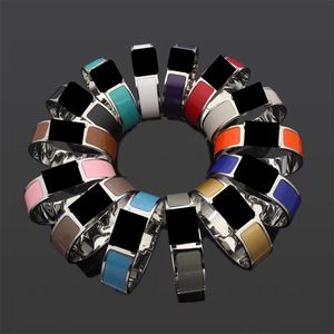 2023 Brand New 18mm de largura pulseira de punho de prata moda europeia casal designer pulseira para homens e mulheres de alta qualidade pulseiras de aço inoxidável jóias