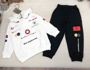 Brand Baby Tracksuit Designer Kid Sets Kolorowe logo drukowanie dla dzieci Designer Ubrania Rozmiar 90-160 Pullover Bluza z kapturem i spodnie DEC05