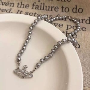 Designer Viviene Westwoods Viviennewestwood Empress Dowager Xis nya Saturn Grey Necklace Kvinnliga klassiska modenätverk Red Planet Pearl Collar Chain Chain Chain