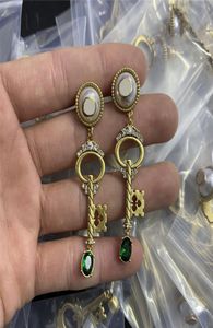 Nyaste kvinnodesigner örhängen mode flickor damer berömda smycken högkvalitativ brev bee pärla lyx smycken örhänge accessorie6936401