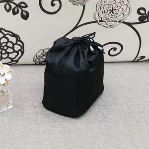 New Mody String Black Makeup Bag clássico de cor preta de alta capacidade Caso de cosméticos
